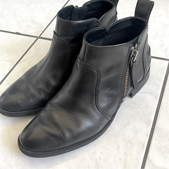 UGG Aureo Leather Ankle Booties Zipper Up Black Color Size 8.5 Narrow - Picture 3 of 16